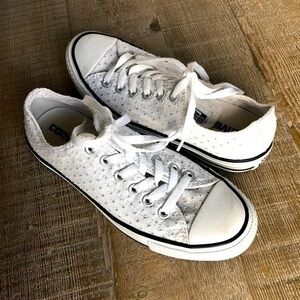CONVERSE white low top sneakers size 7